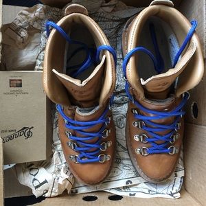 Danner Mtn Lt Cascade boots w/  blue & red laces